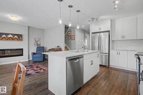 41 Robin Way, St. Albert, AB - Indoor Photo Showing Kitchen With Upgraded Kitchen
