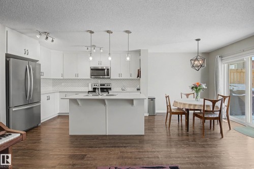 41 Robin Way, St. Albert, AB - Indoor Photo Showing Kitchen With Upgraded Kitchen