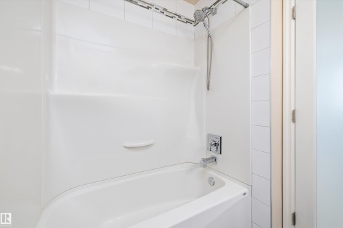 10423 150 Street, Edmonton, AB - Indoor Photo Showing Bathroom