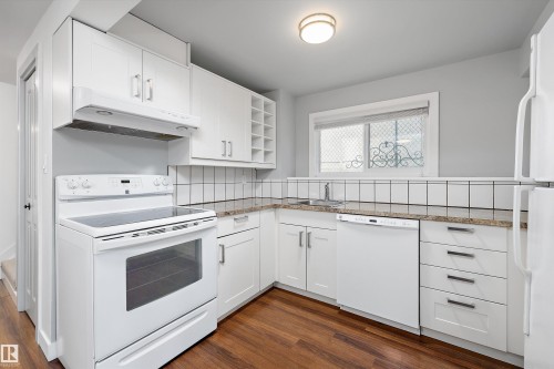 10423 150 Street, Edmonton, AB - Indoor Photo Showing Kitchen