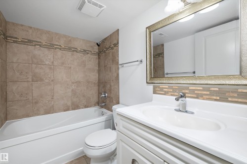 10423 150 Street, Edmonton, AB - Indoor Photo Showing Bathroom