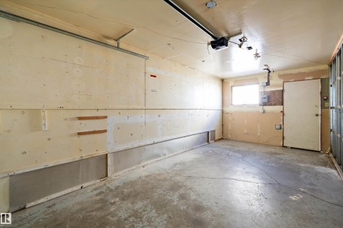 10423 150 Street, Edmonton, AB - Indoor Photo Showing Garage