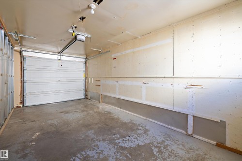 10423 150 Street, Edmonton, AB - Indoor Photo Showing Garage