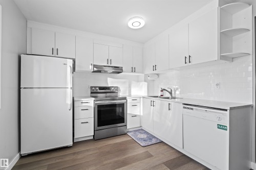 4769 35 Avenue, Edmonton, AB - Indoor Photo Showing Kitchen