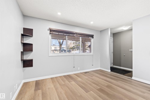 4769 35 Avenue, Edmonton, AB - Indoor Photo Showing Other Room