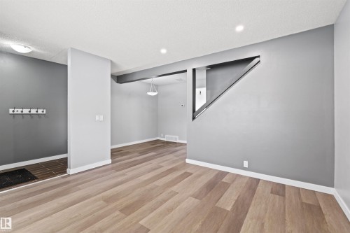 4769 35 Avenue, Edmonton, AB - Indoor Photo Showing Other Room