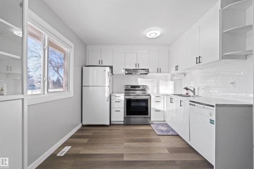 4769 35 Avenue, Edmonton, AB - Indoor Photo Showing Kitchen