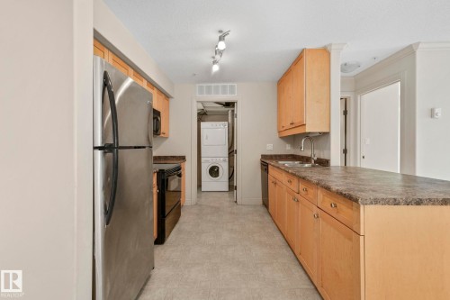 213 13005 140 Avenue, Edmonton, AB - Indoor Photo Showing Kitchen