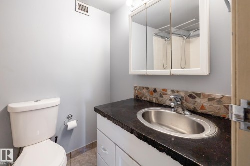 911 10883 Saskatchewan Drive, Edmonton, AB - Indoor Photo Showing Bathroom