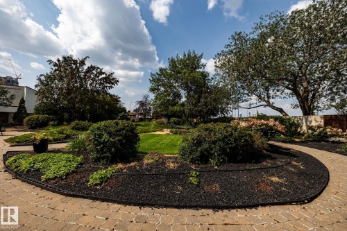 911 10883 Saskatchewan Drive, Edmonton, AB - Outdoor