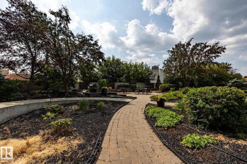 911 10883 Saskatchewan Drive, Edmonton, AB - Outdoor