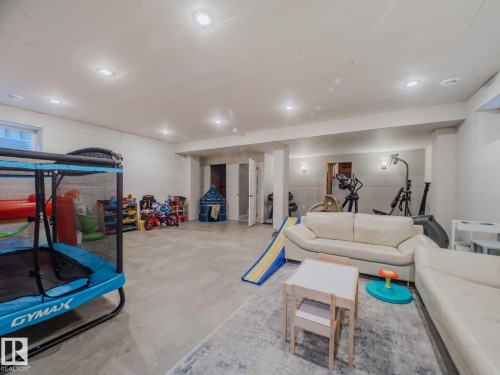 2611 Blue Jay Close, Edmonton, AB - Indoor