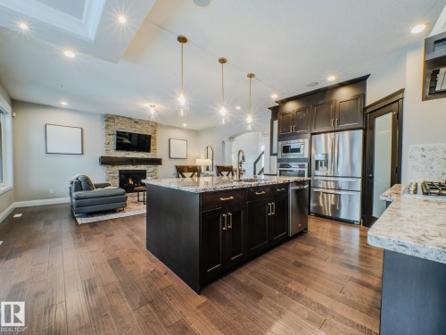 2611 Blue Jay Close, Edmonton, AB - Indoor Photo Showing Kitchen With Upgraded Kitchen