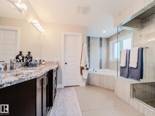2611 Blue Jay Close, Edmonton, AB - Indoor Photo Showing Bathroom