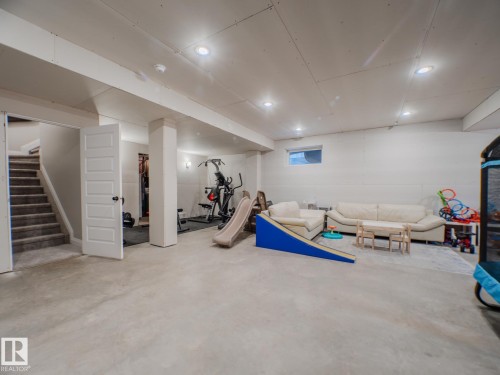 2611 Blue Jay Close, Edmonton, AB - Indoor