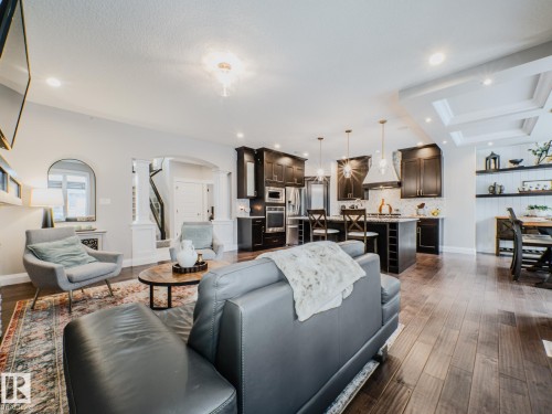 2611 Blue Jay Close, Edmonton, AB - Indoor Photo Showing Living Room