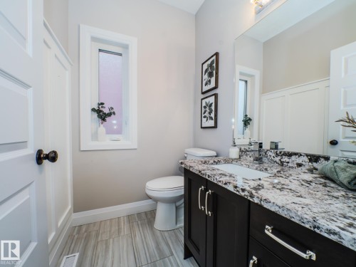 2611 Blue Jay Close, Edmonton, AB - Indoor Photo Showing Bathroom