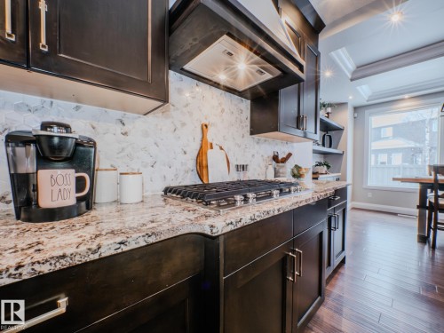 2611 Blue Jay Close, Edmonton, AB - Indoor Photo Showing Kitchen With Upgraded Kitchen