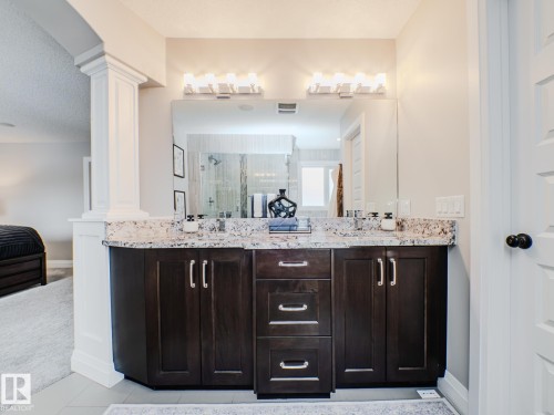 2611 Blue Jay Close, Edmonton, AB - Indoor Photo Showing Bathroom