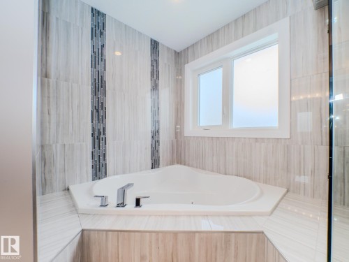 2611 Blue Jay Close, Edmonton, AB - Indoor Photo Showing Bathroom