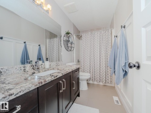 2611 Blue Jay Close, Edmonton, AB - Indoor Photo Showing Bathroom