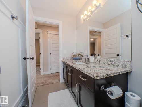 2611 Blue Jay Close, Edmonton, AB - Indoor Photo Showing Bathroom