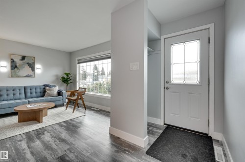 Entryway with wood finished floors and baseboards - 13932 118 Avenue, Edmonton, AB - Indoor Photo Showing Living Room
