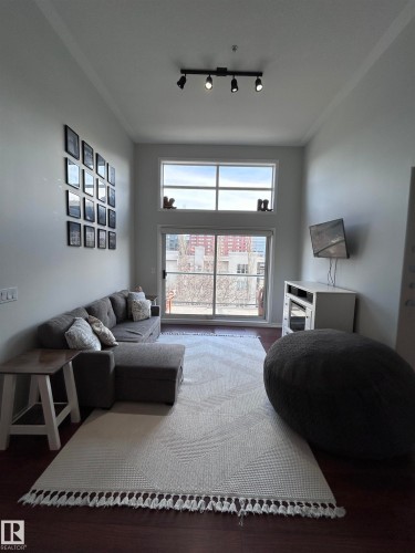 506 10046 110 Street, Edmonton, AB - Indoor Photo Showing Living Room