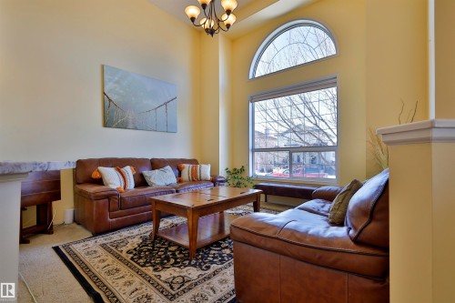 1467 Grant Way, Edmonton, AB - Indoor Photo Showing Living Room
