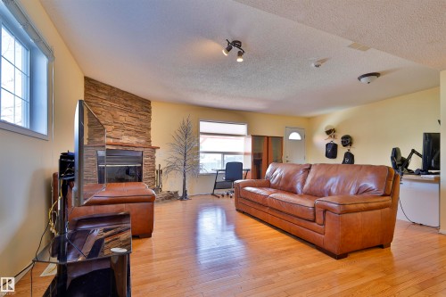 1467 Grant Way, Edmonton, AB - Indoor Photo Showing Living Room With Fireplace