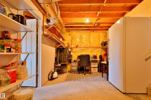 1467 Grant Way, Edmonton, AB - Indoor Photo Showing Other Room