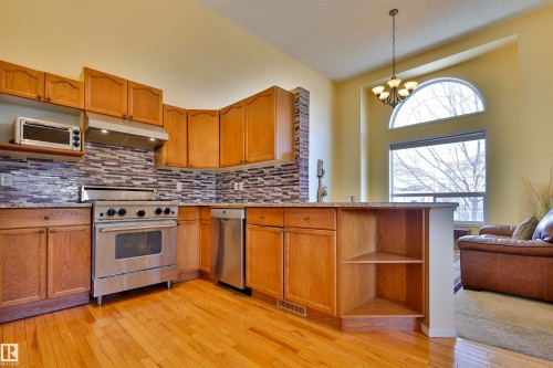 1467 Grant Way, Edmonton, AB - Indoor Photo Showing Kitchen