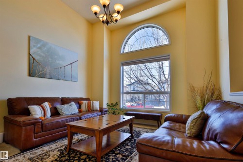 1467 Grant Way, Edmonton, AB - Indoor Photo Showing Living Room
