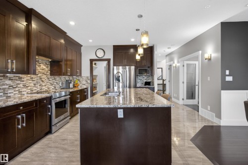 207 Bremner Crescent, Fort Saskatchewan, AB - Indoor Photo Showing Kitchen With Upgraded Kitchen