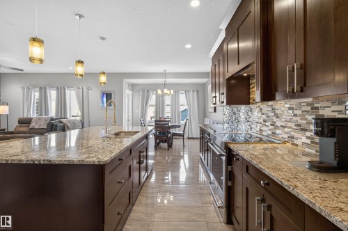 207 Bremner Crescent, Fort Saskatchewan, AB - Indoor Photo Showing Kitchen With Upgraded Kitchen