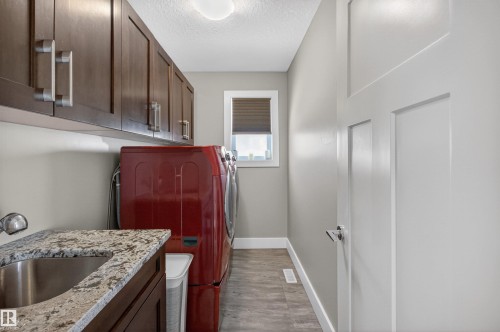 207 Bremner Crescent, Fort Saskatchewan, AB - Indoor Photo Showing Kitchen