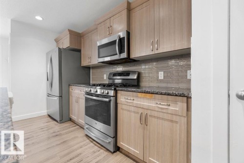 221 Cy Becker Blvd, Edmonton, AB - Indoor Photo Showing Kitchen