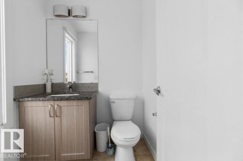 221 Cy Becker Blvd, Edmonton, AB - Indoor Photo Showing Bathroom