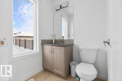221 Cy Becker Blvd, Edmonton, AB - Indoor Photo Showing Bathroom