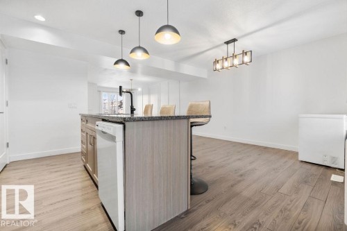 221 Cy Becker Blvd, Edmonton, AB - Indoor Photo Showing Kitchen