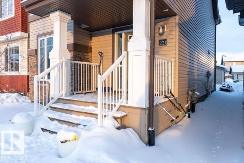 221 Cy Becker Blvd, Edmonton, AB - Outdoor