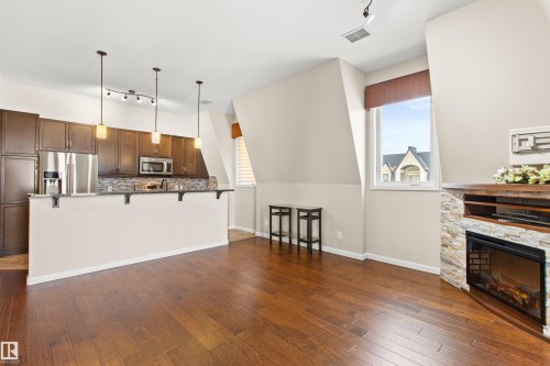 425 6083 Maynard Way, Edmonton, AB - Indoor Photo Showing Kitchen With Upgraded Kitchen