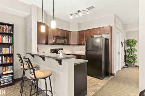 425 6083 Maynard Way, Edmonton, AB - Indoor Photo Showing Kitchen