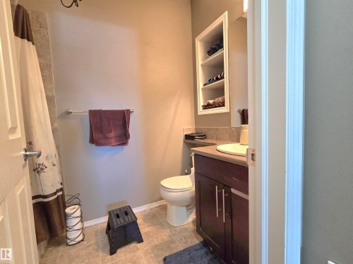 24 6520 2 Avenue Sw, Edmonton, AB - Indoor Photo Showing Bathroom