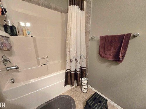 24 6520 2 Avenue Sw, Edmonton, AB - Indoor Photo Showing Bathroom