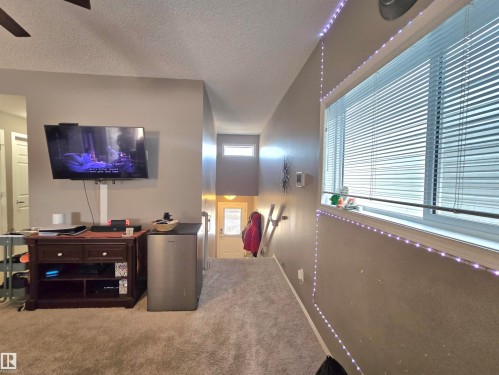 24 6520 2 Avenue Sw, Edmonton, AB - Indoor Photo Showing Other Room