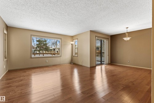 205 Oeming Road, Edmonton, AB - Indoor Photo Showing Living Room