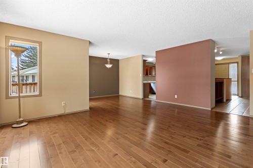 205 Oeming Road, Edmonton, AB - Indoor Photo Showing Other Room
