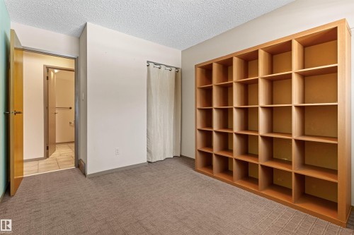 205 Oeming Road, Edmonton, AB - Indoor