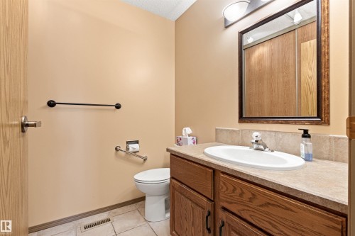 205 Oeming Road, Edmonton, AB - Indoor Photo Showing Bathroom